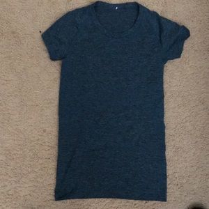 Lululemon t-shirt